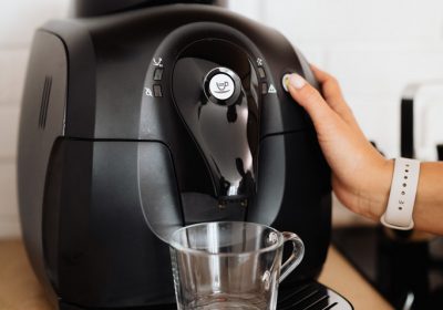 آلة تحضير القهوة أوتوماتيكية وعملية