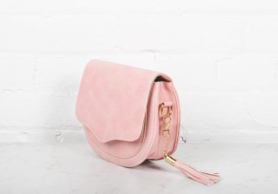 حقيبة يد وردية